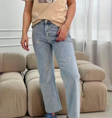 Jasne Jeansy z Haftowanymi Kwiatami